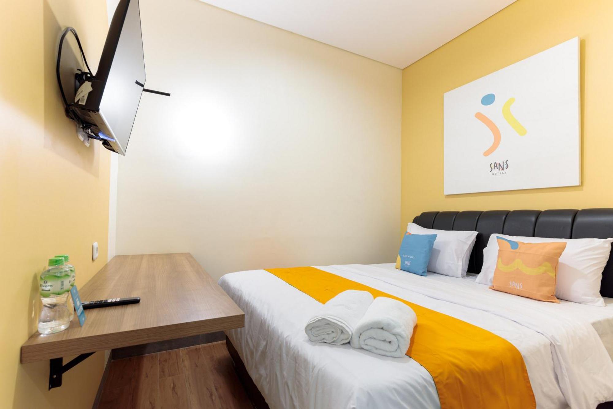 Sans Hotel Kelapa Gading Джакарта Екстериор снимка