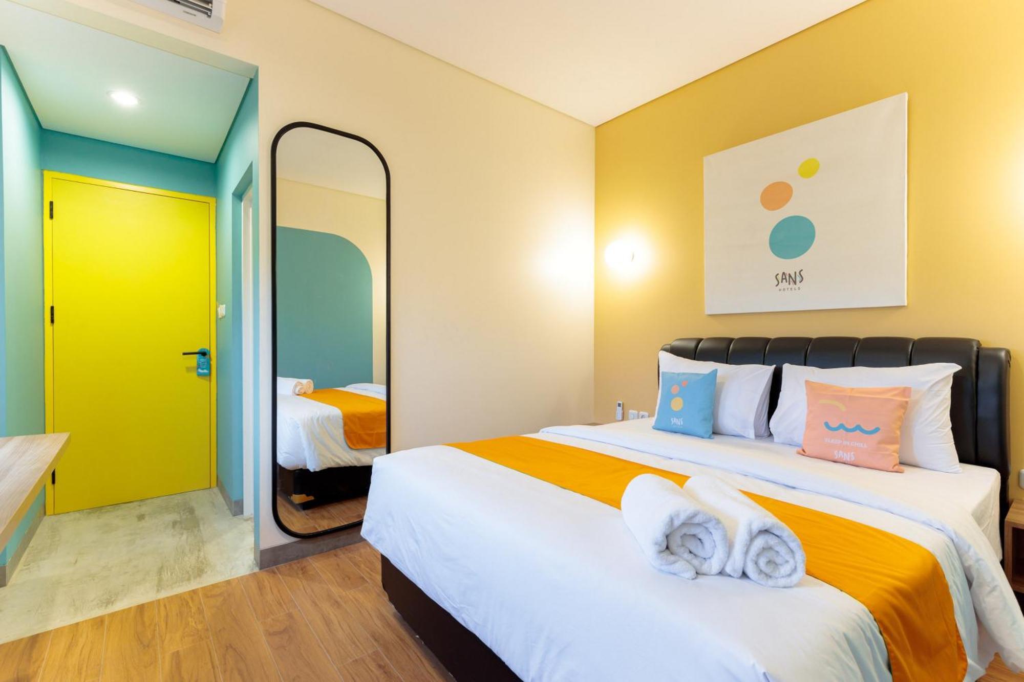 Sans Hotel Kelapa Gading Джакарта Екстериор снимка