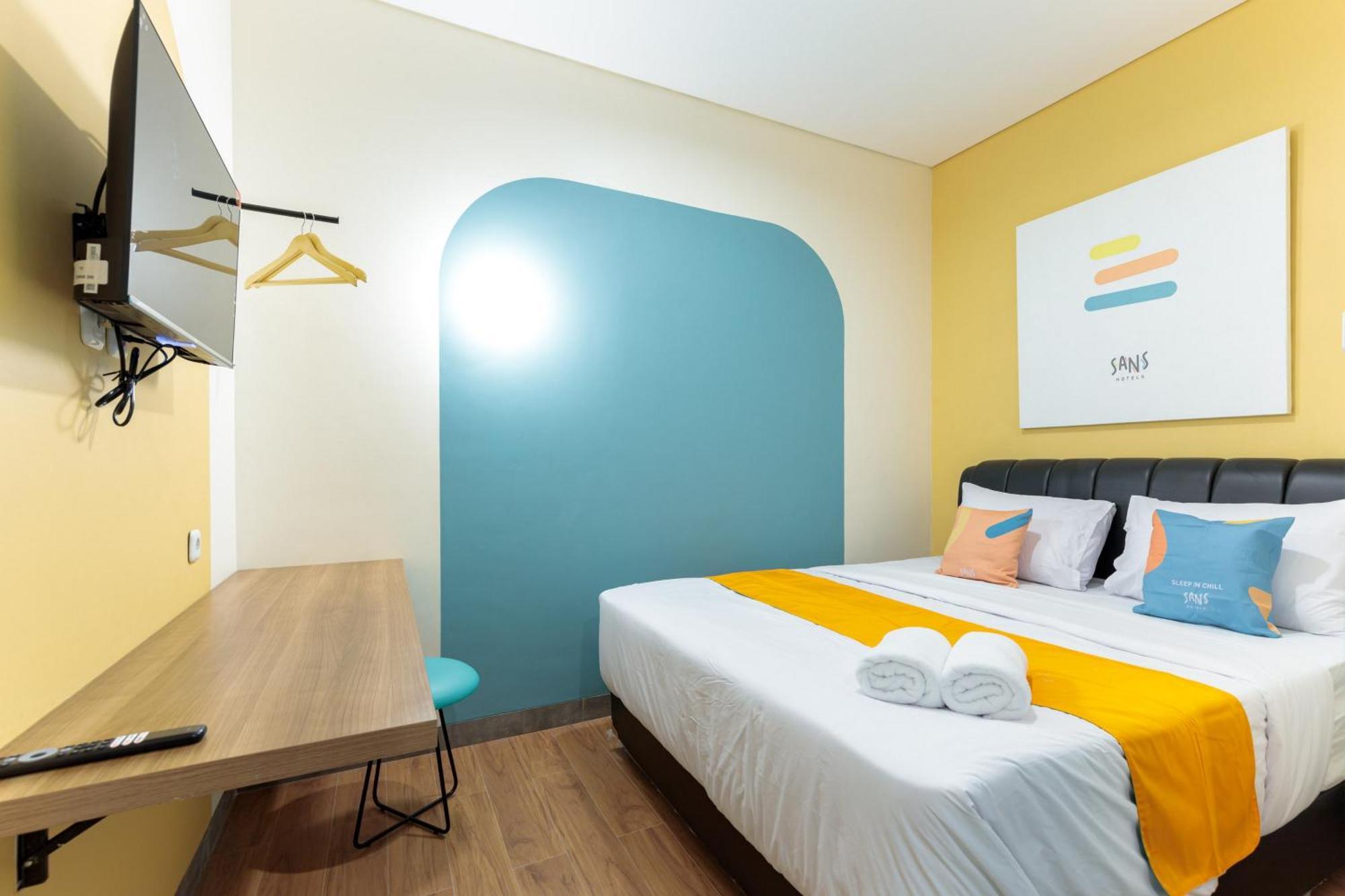 Sans Hotel Kelapa Gading Джакарта Екстериор снимка