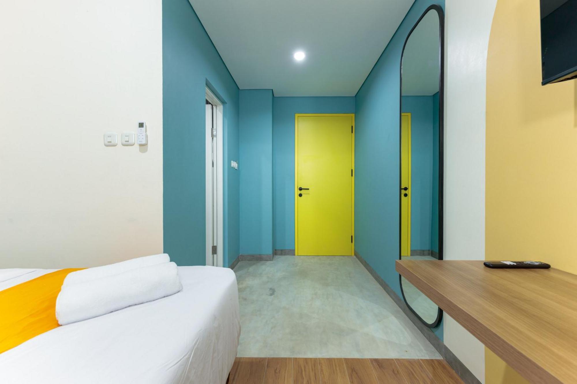 Sans Hotel Kelapa Gading Джакарта Екстериор снимка
