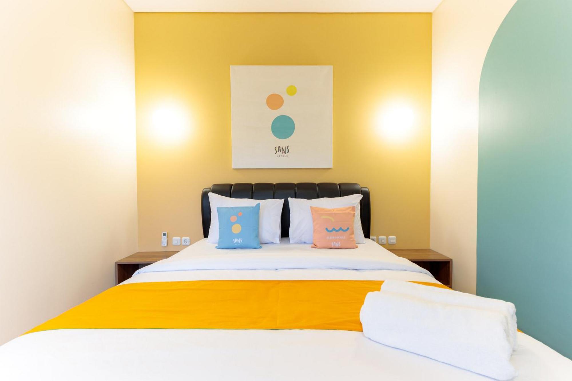 Sans Hotel Kelapa Gading Джакарта Екстериор снимка