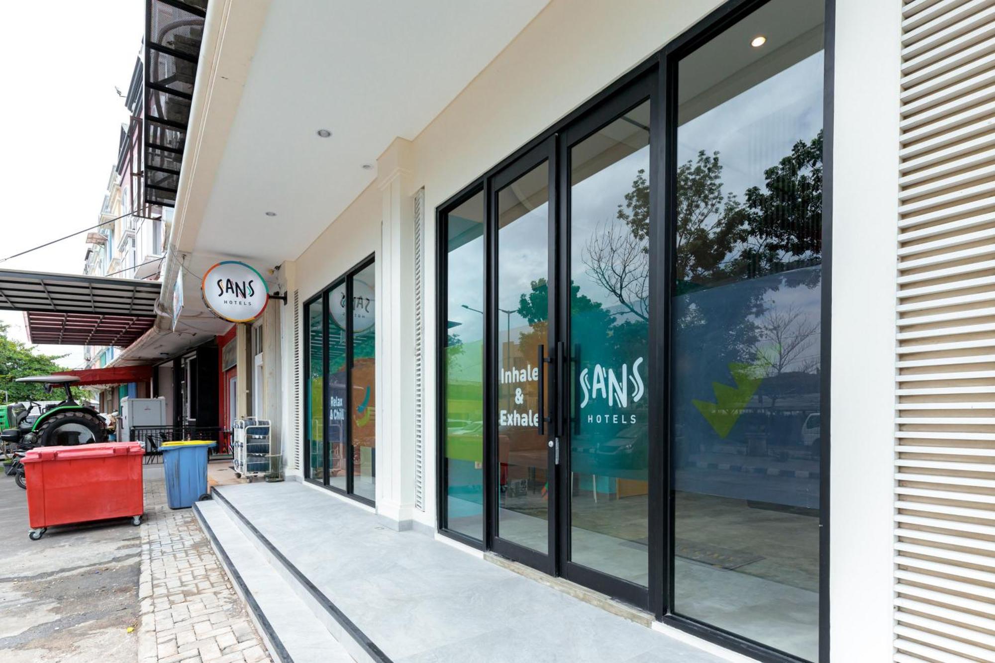 Sans Hotel Kelapa Gading Джакарта Екстериор снимка